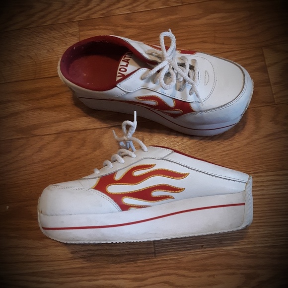 Shoes - 💟4/$20💟Uniquev Platform Flame Tennis Shoes